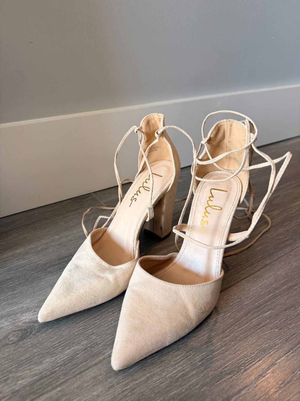 White Lulus White/Cream Heels, size 7